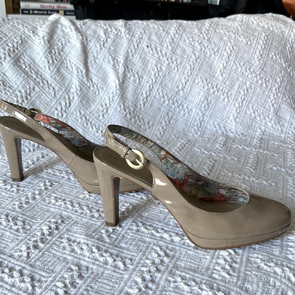 Tahari Carolyn Nude Slingback High Heels 7.5m - Picture 6 of 12